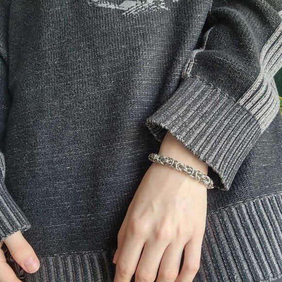 Gothic byzantine chainmail chunky silver bracelet ✦  Modern medieval accessory ✦ - Picture 5 of 10
